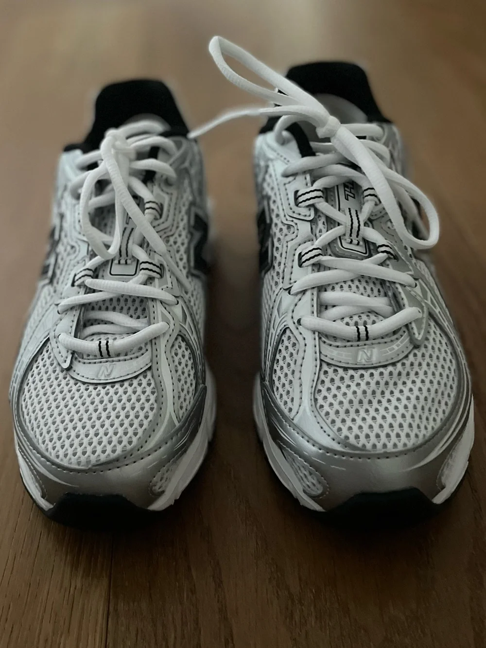 NWT New Balance 740 Women's Athletic Sneakers in Silver and White